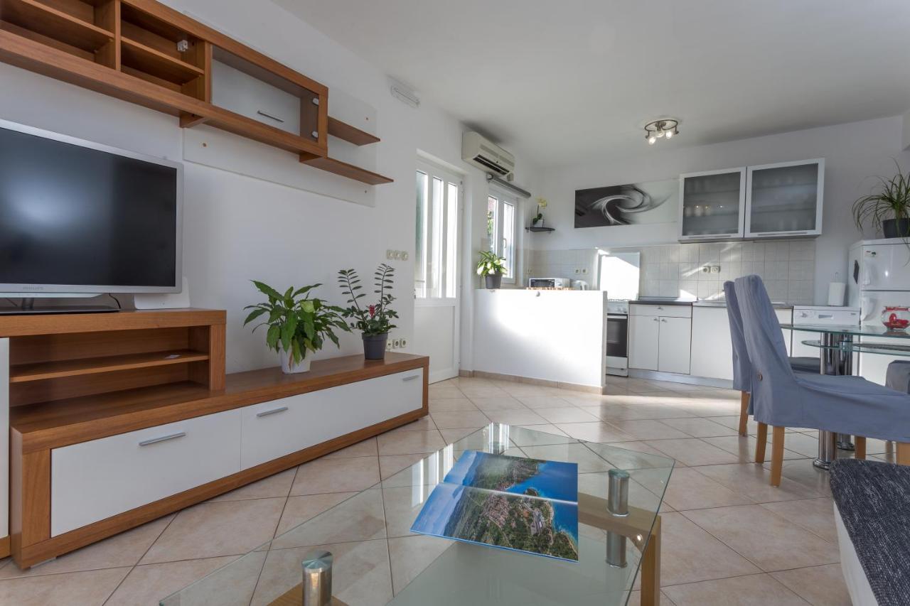 Apartman Lucy Hvar Town Bagian luar foto