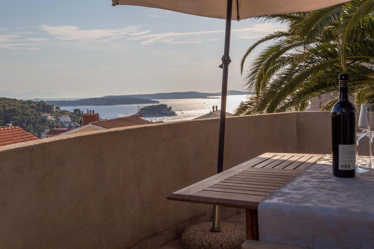 Apartman Lucy Hvar Town Bagian luar foto