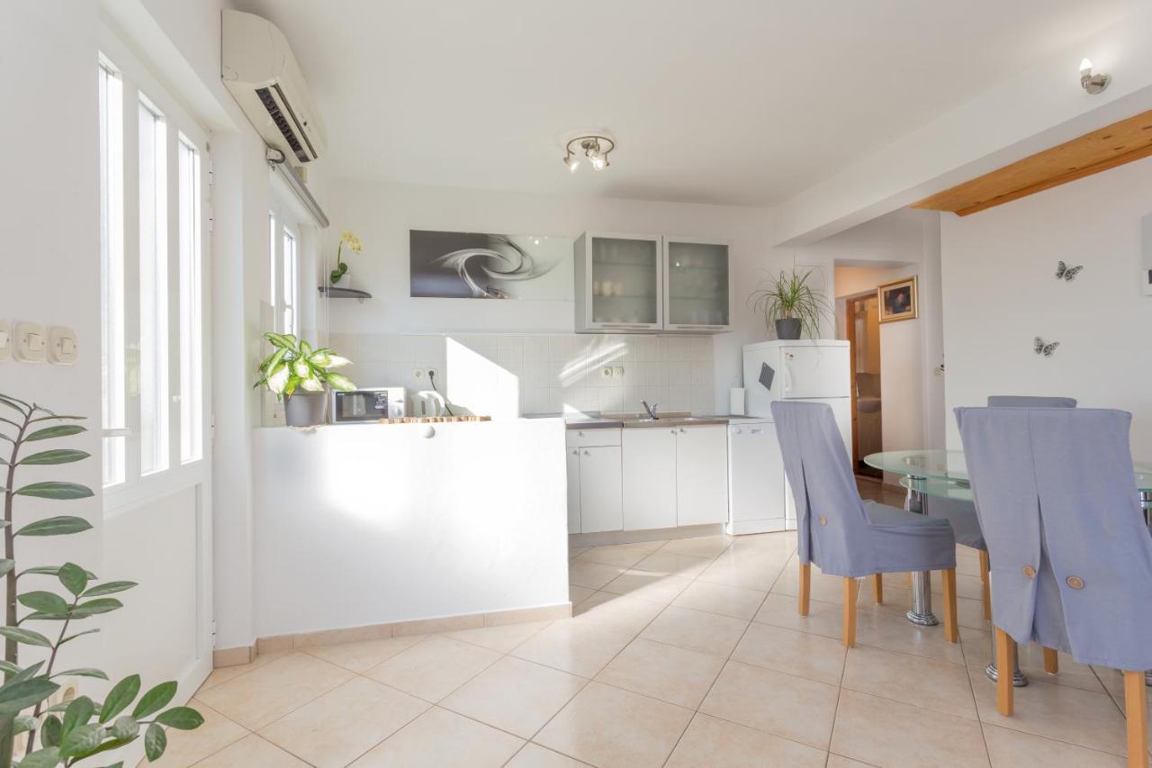Apartman Lucy Hvar Town Bagian luar foto