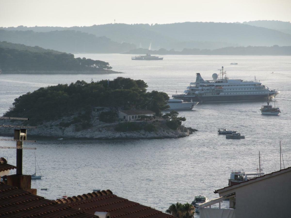 Apartman Lucy Hvar Town Bagian luar foto