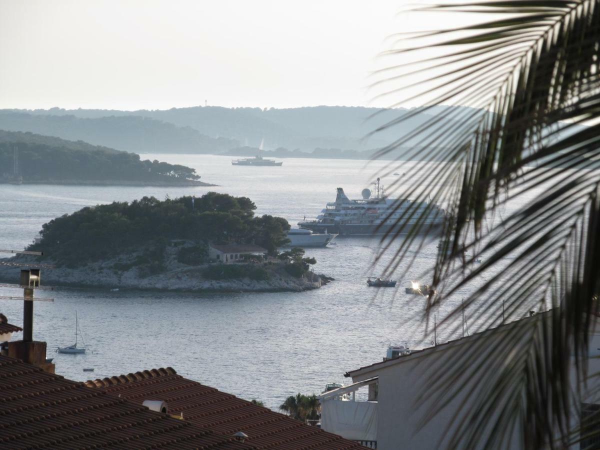 Apartman Lucy Hvar Town Bagian luar foto
