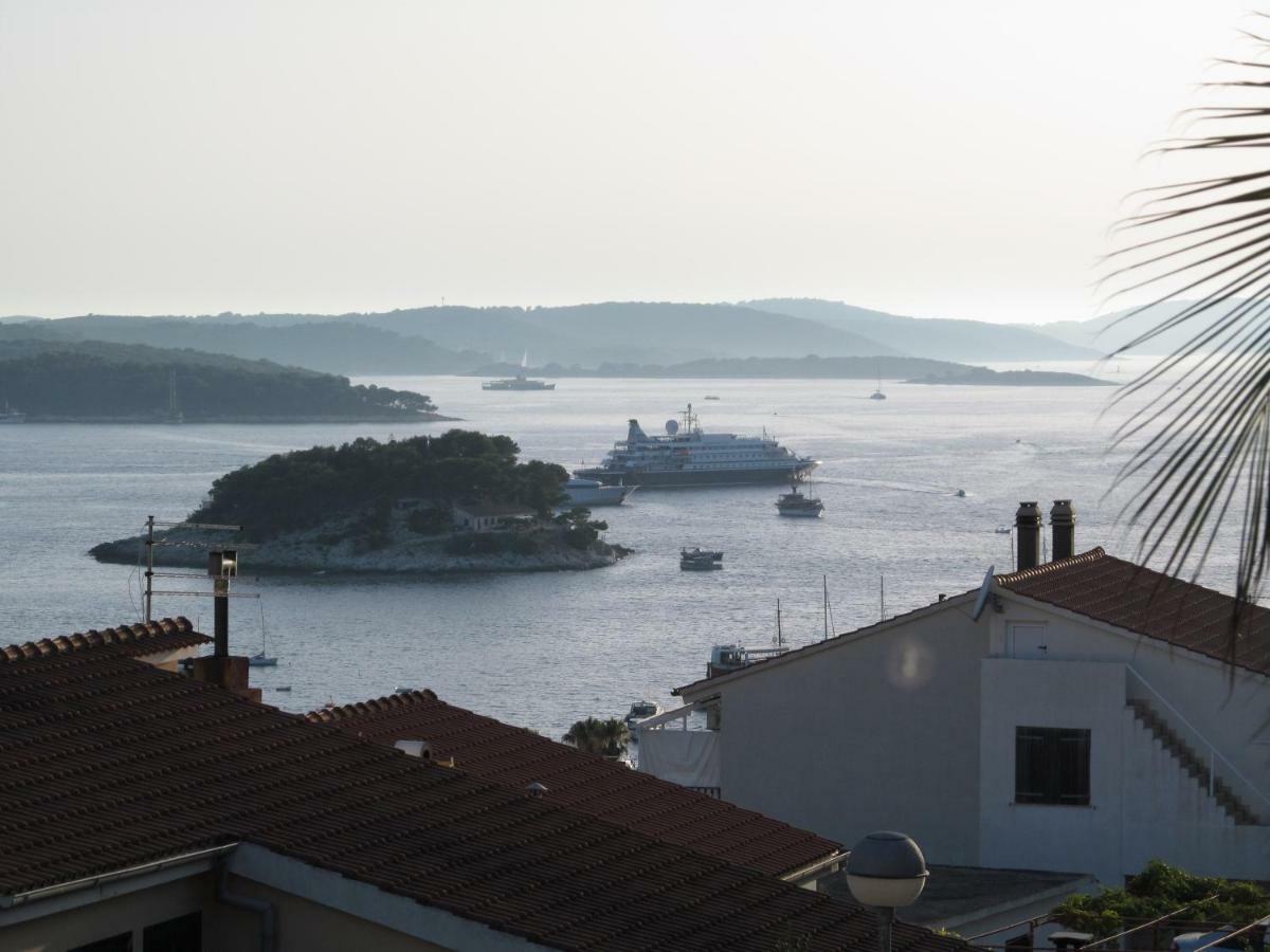 Apartman Lucy Hvar Town Bagian luar foto